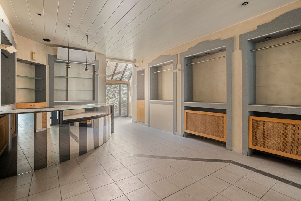 Te huur: Handelspand met woonst in Koksijde (136 m²)