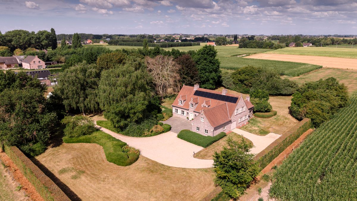 Exclusive villa on an idyllic plot of 8,553m² in Deinze
