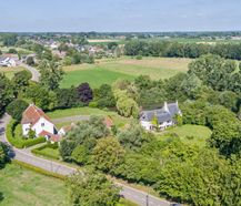 Patrimoniumvennootschap met historische kasteelhoeve te koop in Grimbergen