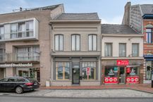 Karaktervol handelspand in de Ieperstraat in Poperinge