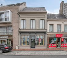 Karaktervol handelspand in de Ieperstraat in Poperinge