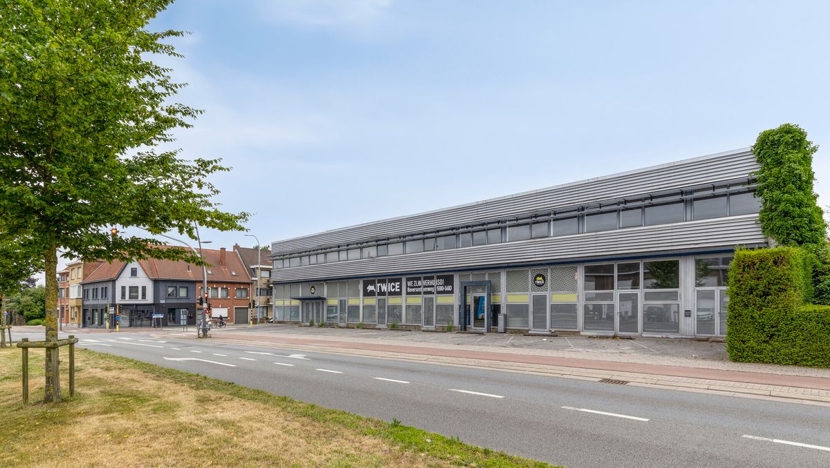 Kantoorgebouw te koop in Roeselare op ca. 1.029 m²