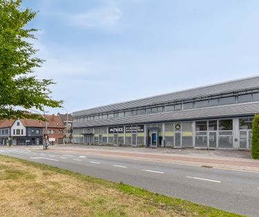 Kantoorgebouw te koop in Roeselare op ca. 1.029 m²