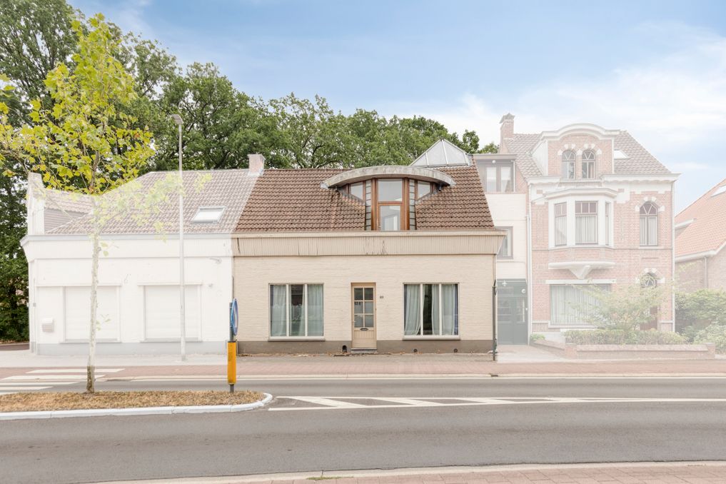 Woning te koop met ruime polyvalente ruimte te Essen-Heikant