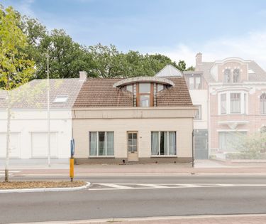 Woning te koop met ruime polyvalente ruimte te Essen-Heikant