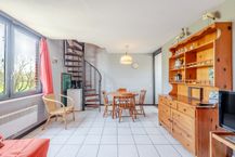 Bright one bedroom apartment with sleeping corner