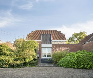 House with office space and studio for sale in Waregem