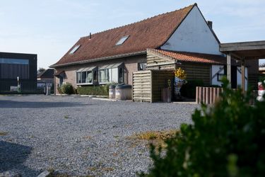 Ruime woning op unieke commerciële locatie in Westrozebeke
