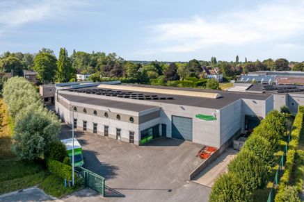 Magazijn met woonst te koop Ruddervoorde