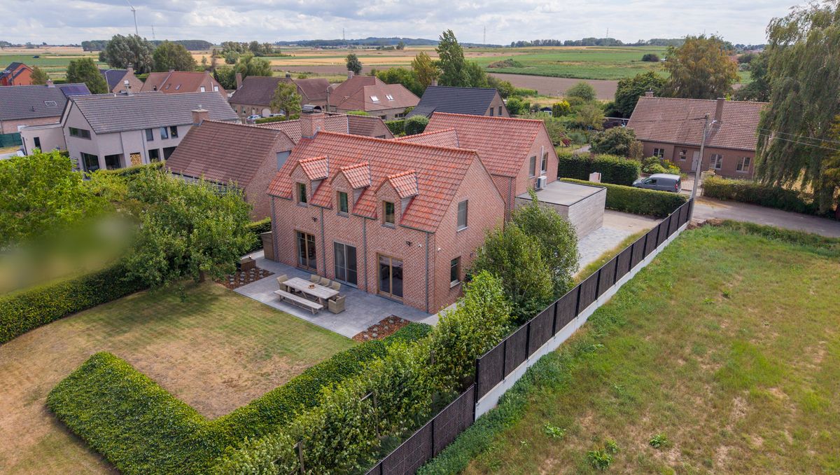 Schitterende villa (2010) op groene locatie in Hérinnes/Pecq