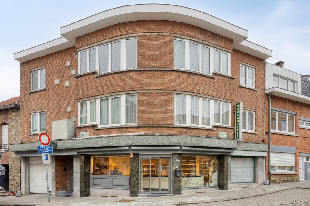 Bakery with studio and apartment for sale in Auderghem