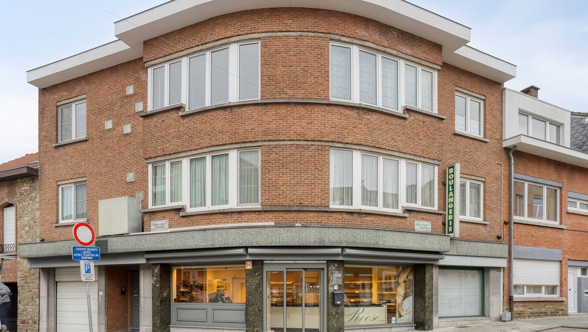 Bakery with studio and apartment for sale in Auderghem