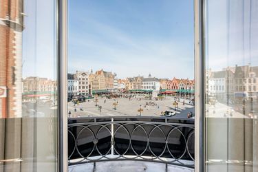 Luxueus appartement op de markt van Brugge te huur