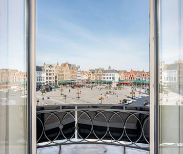Luxueus appartement op de markt van Brugge te huur