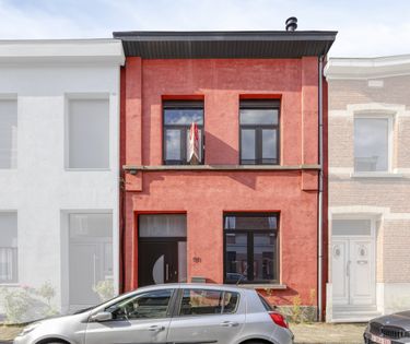 Te renoveren woning met 5 slaapkamers vlakbij Rivierenhof