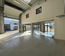 Unité PME avec bureau et entrepôt au Woudpark Genk
