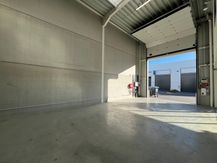 Unité PME avec bureau et entrepôt au Woudpark Genk
