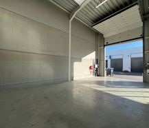 Unité PME avec bureau et entrepôt au Woudpark Genk