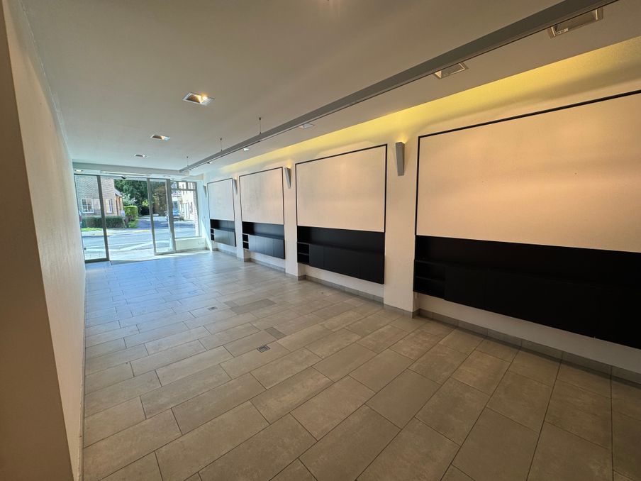 Ready to move in, centrally located store (103m²)