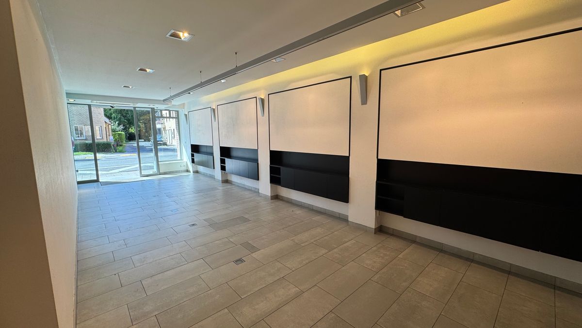 Ready to move in, centrally located store (103m²)
