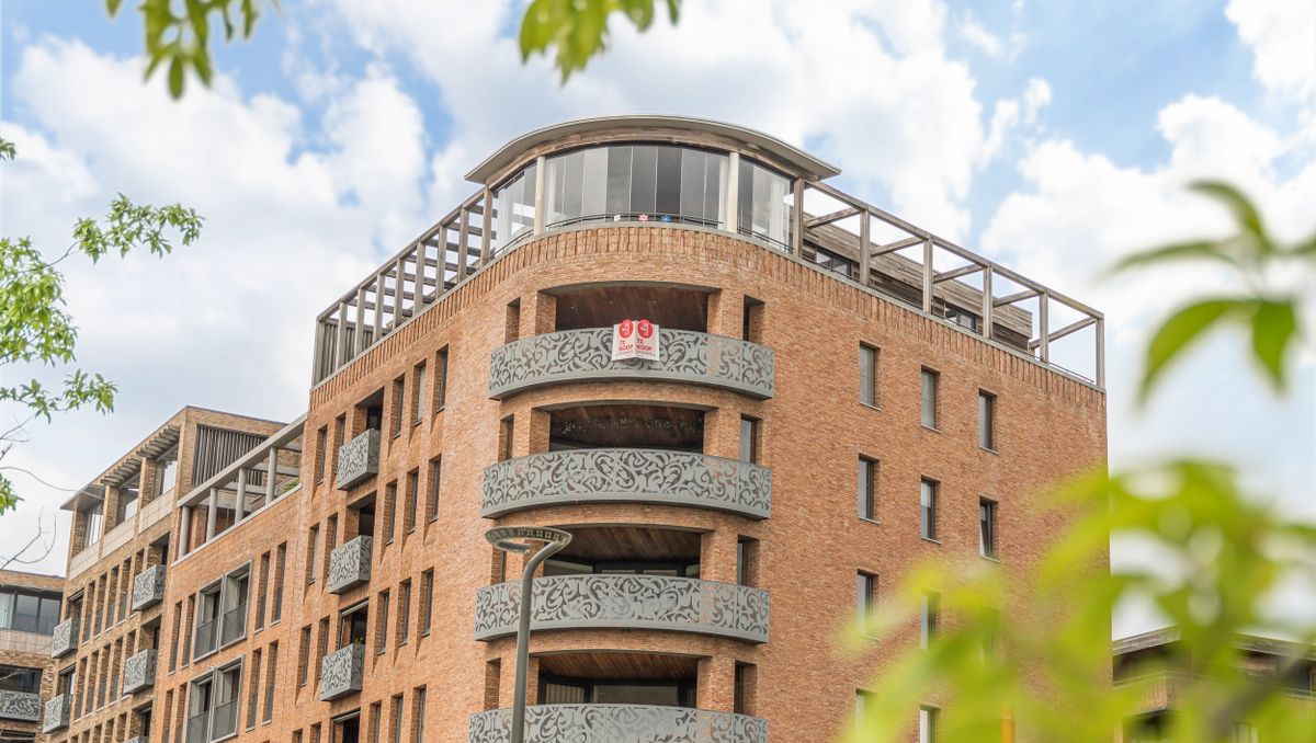 Appartement d'angle exclusif au bord de l'eau avec grande terrasse ensoleillée