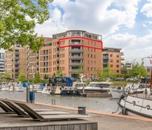 Appartement d'angle exclusif au bord de l'eau avec grande terrasse ensoleillée