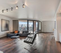 Appartement d'angle exclusif au bord de l'eau avec grande terrasse ensoleillée