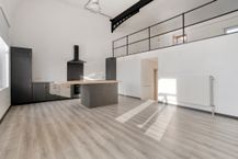 Huis met handelsgelijkvloers en atelier te koop in Adegem