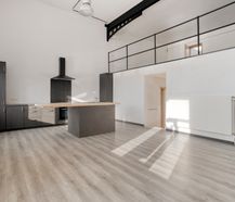 Huis met handelsgelijkvloers en atelier te koop in Adegem