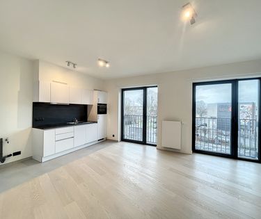 Evere - Mooie studio of 40m² + parking