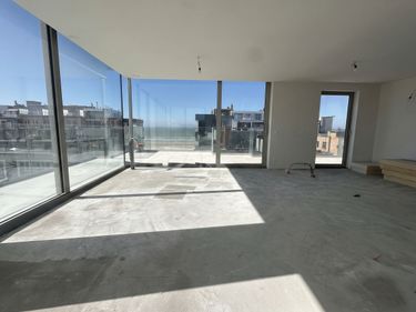 Exclusive 3-bedroom penthouse with frontal sea view!