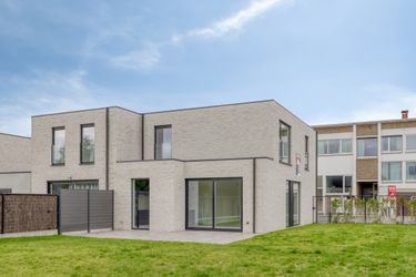 Maison d'angle moderne avec 3 chambres et jardin à Izegem