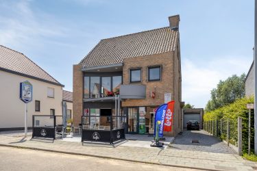 Handelshuis met woongelegenheid te koop in Hertsberge