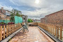 Ruime woning met garage en opslagruimte te Oostende