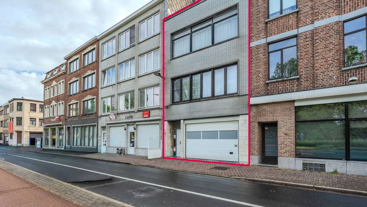 Ruime woning met garage en opslagruimte te Oostende