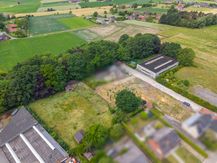 Industrieel projectgrond te koop in Ingooigem. 