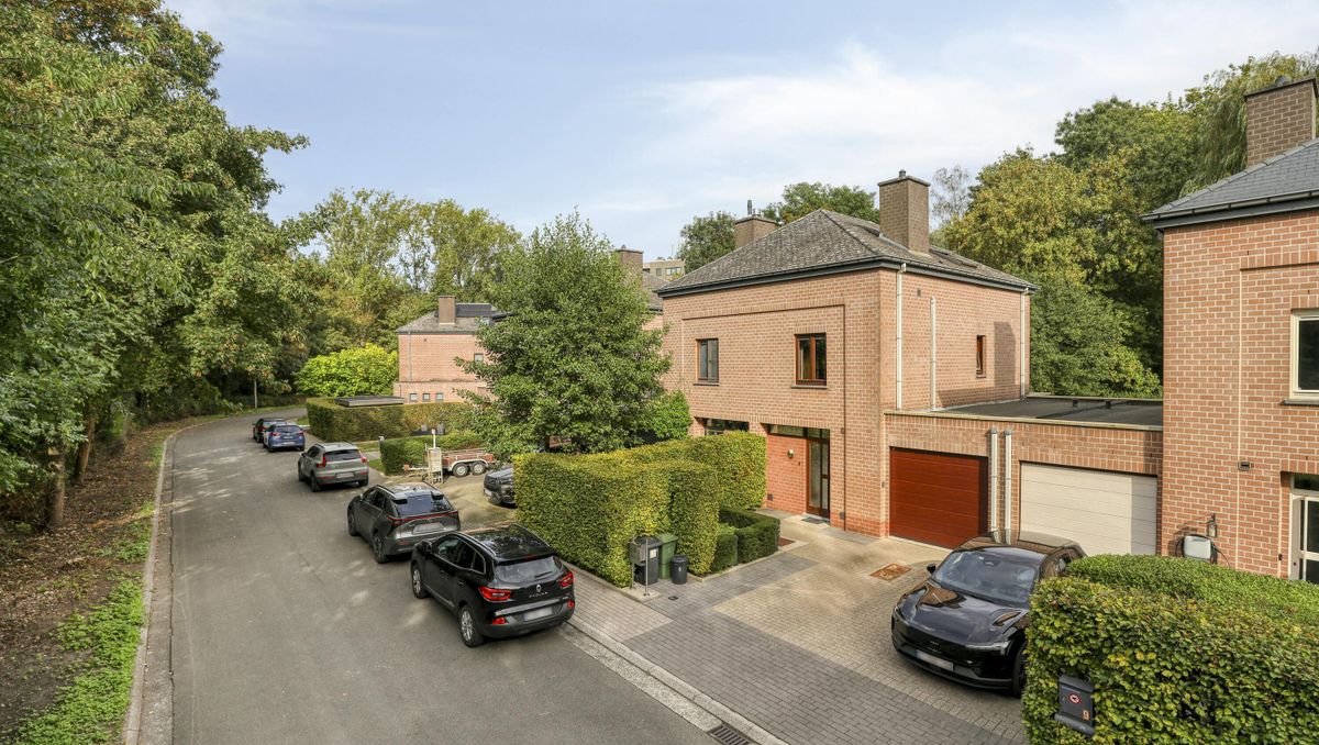 Huis met garage en tuin te koop in Sint-Amandsberg