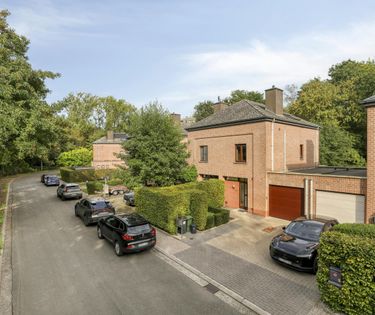 Huis met garage en tuin te koop in Sint-Amandsberg