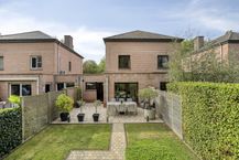 Huis met garage en tuin te koop in Sint-Amandsberg