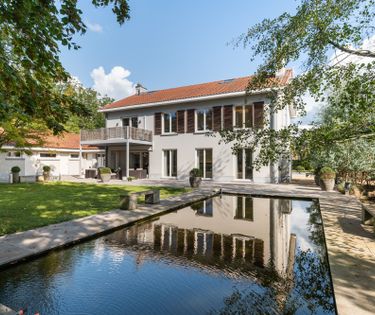 Exclusief landhuis met parkdomein in Aldeneik