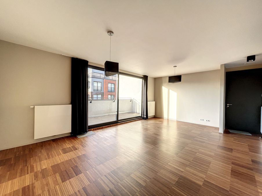 Kanaal : 2 slaapkamerappartement + terrassen + garage