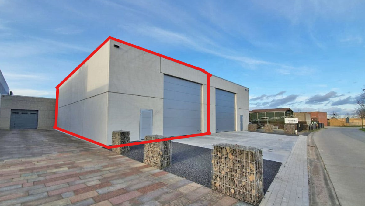 Magazijn (200 m²) te huur in Industriezone te Adegem.