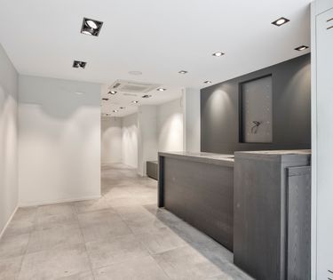 Commercial property in a prime location (approx. 76 m² + 10 m² basement)