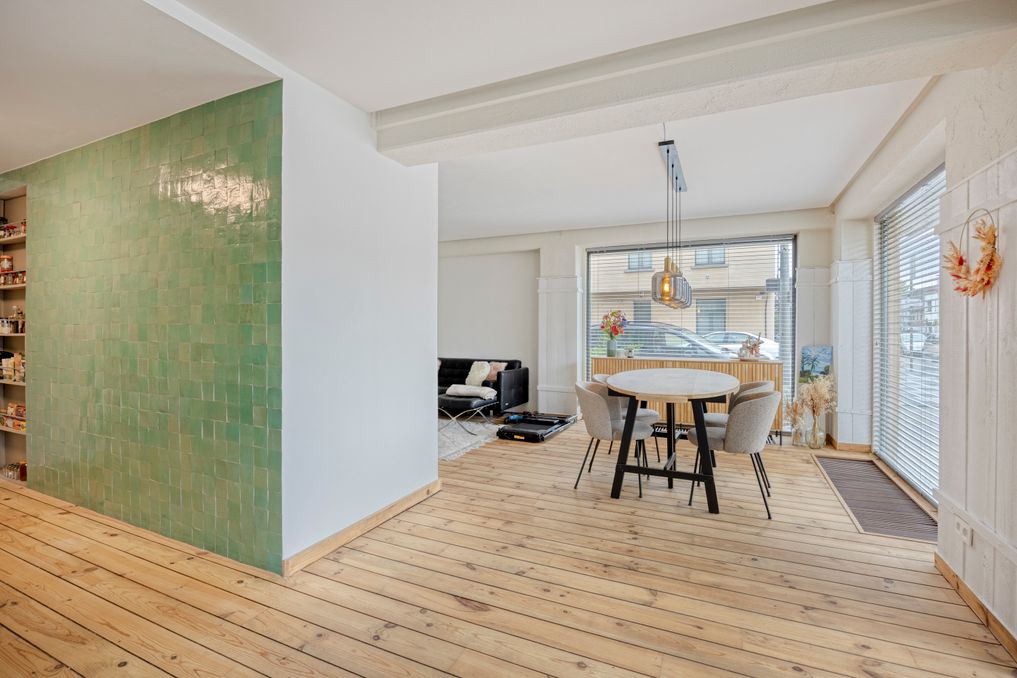 Handelszaak momenteel ingericht als appartement te koop!
