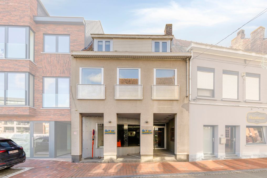 Commercieel pand met duplexappartement in de Gasthuisstraat!