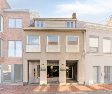 Commercieel pand met duplexappartement in de Gasthuisstraat!