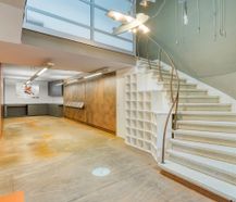 Commercieel pand met duplexappartement in de Gasthuisstraat!