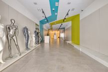 Ruim handelspand met magazijn en bovenliggend appartement