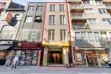 Ruim handelspand met magazijn en bovenliggend appartement 