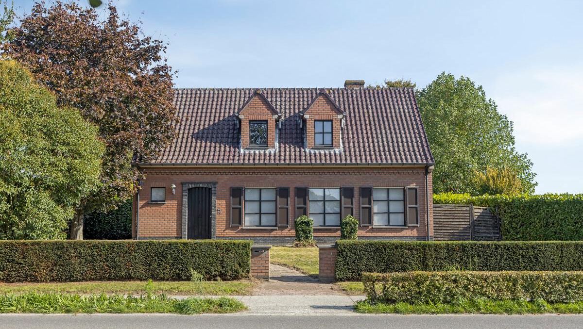 Ruime open bebouwing in Zomergem te koop